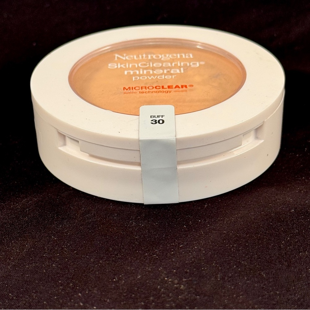 Neutrogena SkinClearing Mineral Powder - Buff (Beige) - Picture 3 of 5